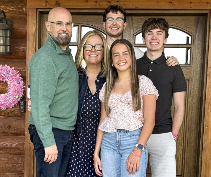 Hamilton chiropractor Dr Thad with his family