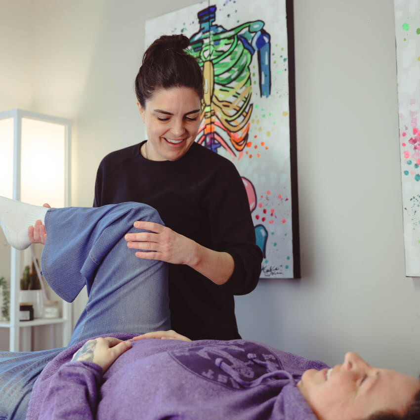 Gillis Chiropractic patient having knee examined