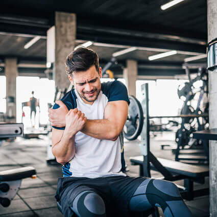 shoulder pain while working out in gym