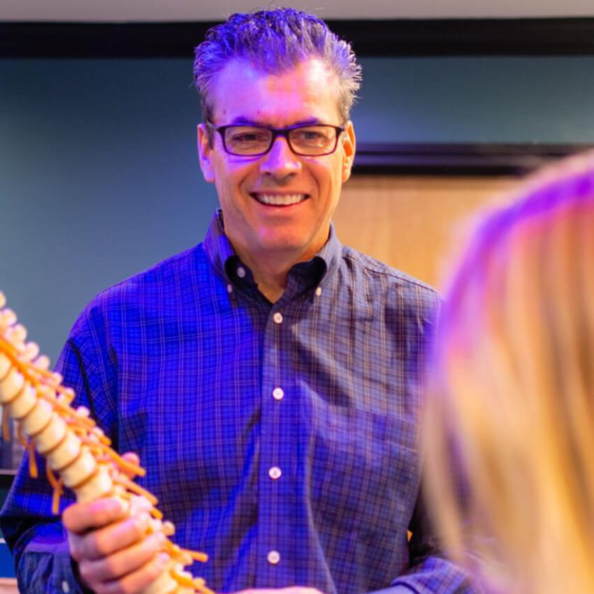 Glasgow chiropractor in discussion with a patient