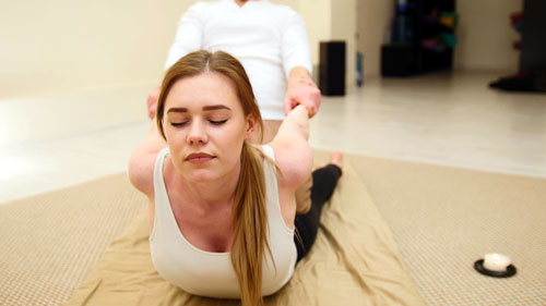 thai-massage-woman-on-floor