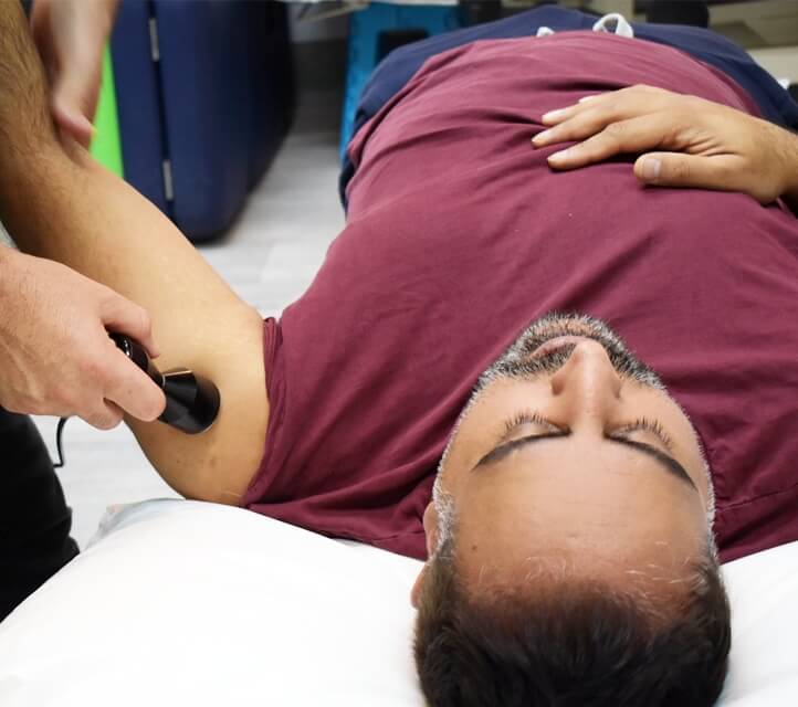 Croydon Sports Injury Clinic Ltd patient having laser treatment on shoulder