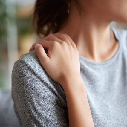 woman with hand on her shoulder