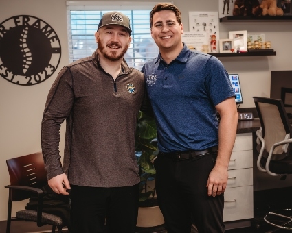 hiropractor and athlete patient