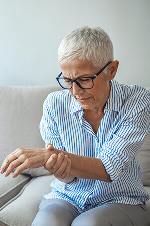 woman with arthritis pain