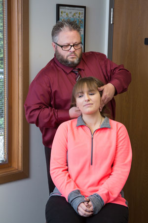 Dr. Ken Heinen adjusting patient