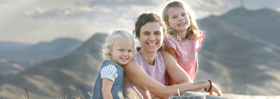 Hastings Chiropractor Dr Emma Mead with daughters Isla and Pippa