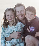 Dr Chris Anderson with kids