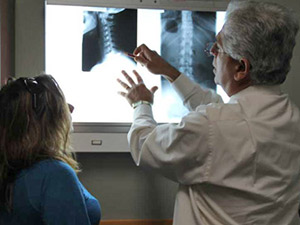 Dr. Auerbach showing a patient her x-ray results