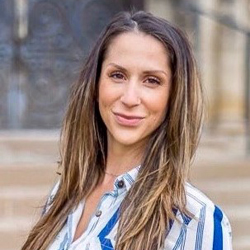 Lisa Napoli, MPT, Registered Physiotherapist and Pelvic Health Physiotherapist