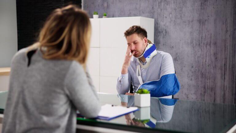 What-to-Expect-on-Your-First-Chiropractic-Visit-After-a-Car-Accident--768x432