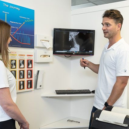 chiro reviewing scan with practice member