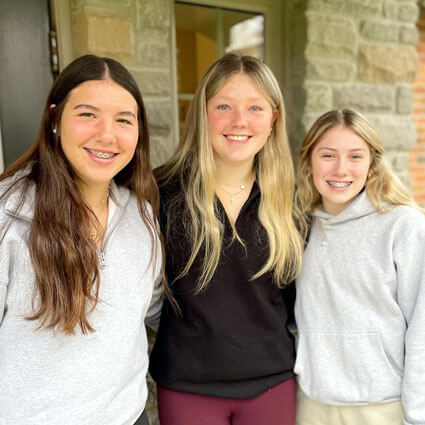 Olivia, Vanessa, Julia