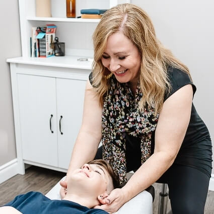 Family Chiropractic and Homeopathic Centre doctor adjusting patients neck