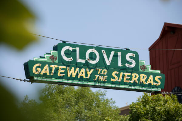 Clovis welcome sign