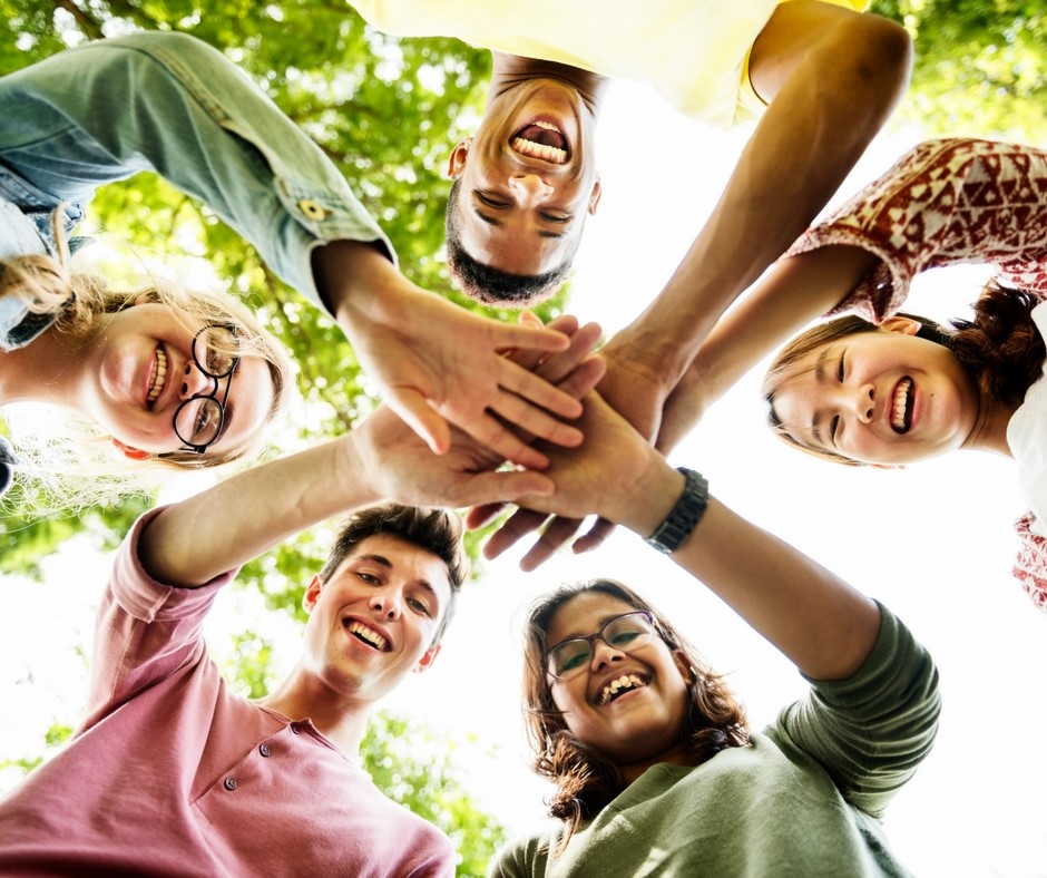 group-photo-of-teens