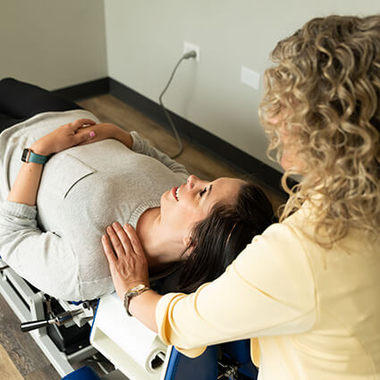 chiro adjusting over shoulder