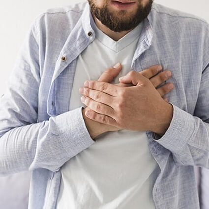 man with heartburn