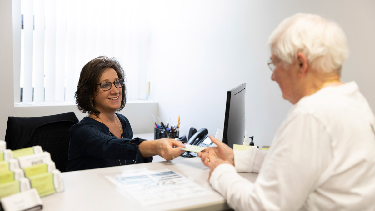 patient-checking-in-lobby