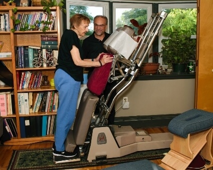 Medford chiropractor assisting patient