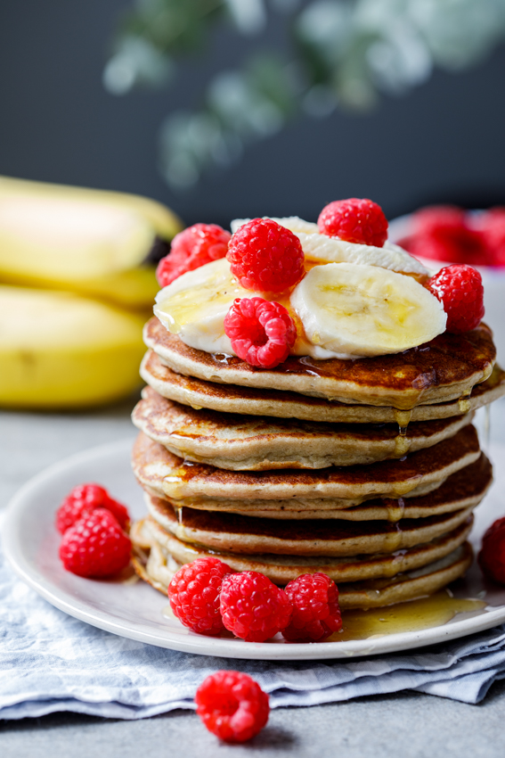 pancakes with raspberries and syrup