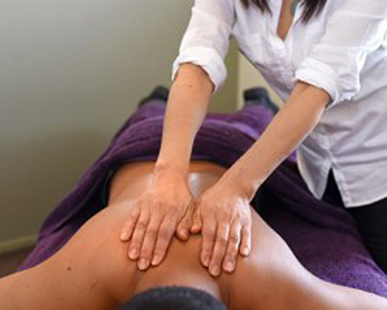 massage-therapist-with-patient