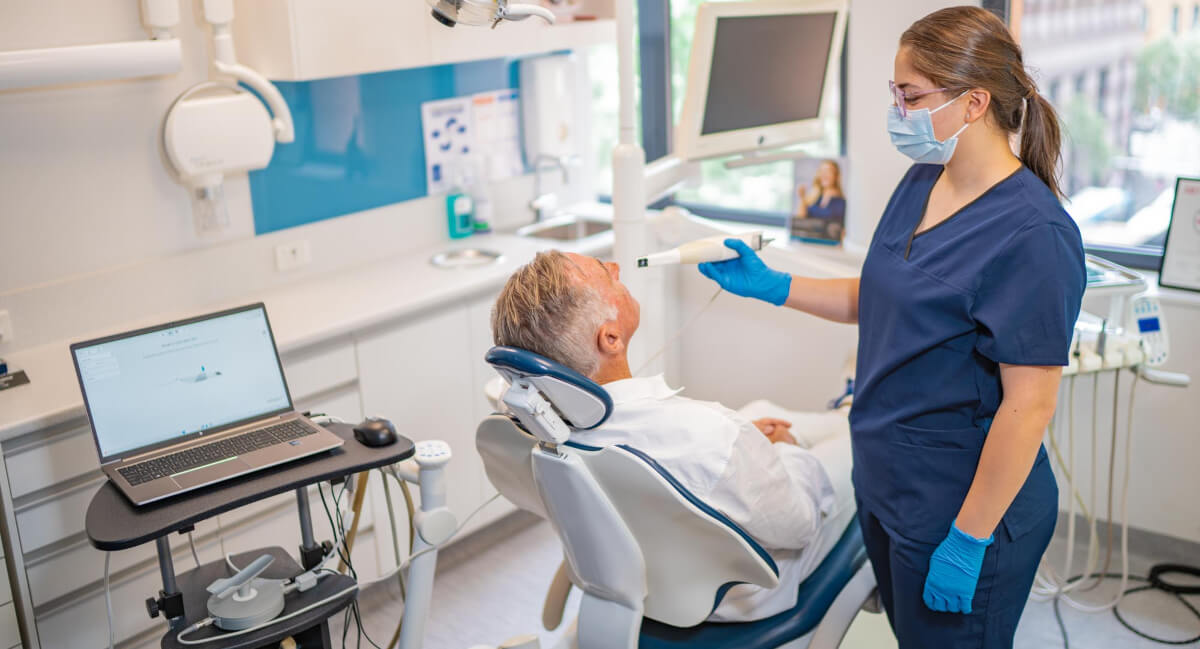 Male patient receiving an oral scan