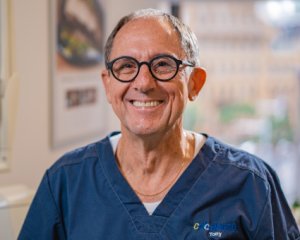 dr-tony-goswell-smile-shot-re