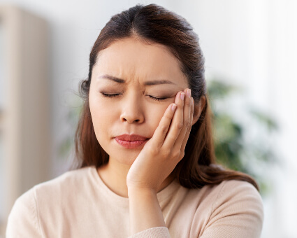 Woman with dental pain