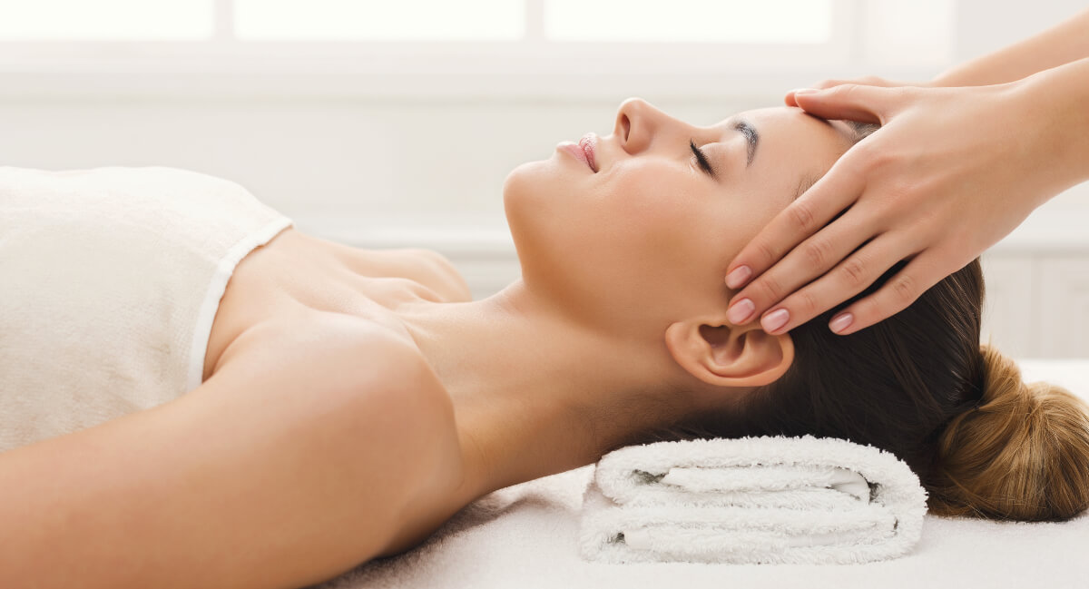 Relaxed head massage for female patient