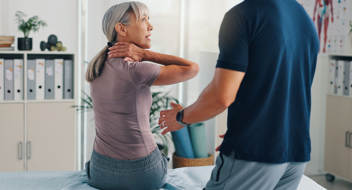 Chiropractor in consultation with patient