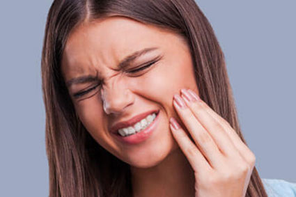 woman with jaw pain