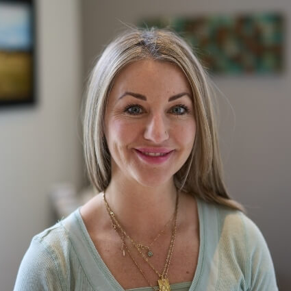 Selina, acupuncturist