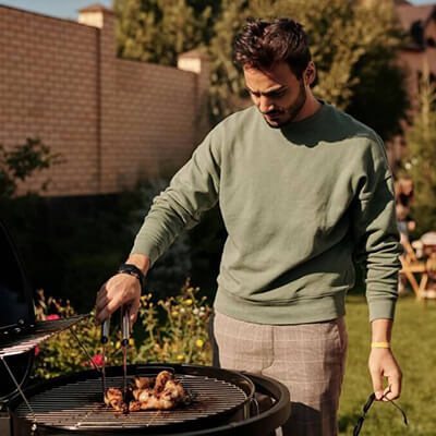 Man-Grilling