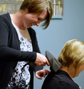 Chiropractor Green Bay scans patient