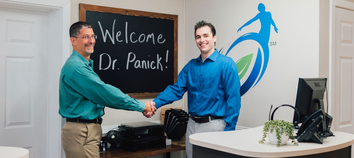 Performance Chiropractic Chiropractor shaking hands