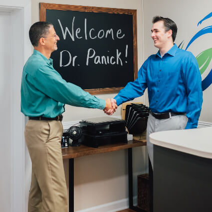 dr.-jaren-panick-shaking-hands
