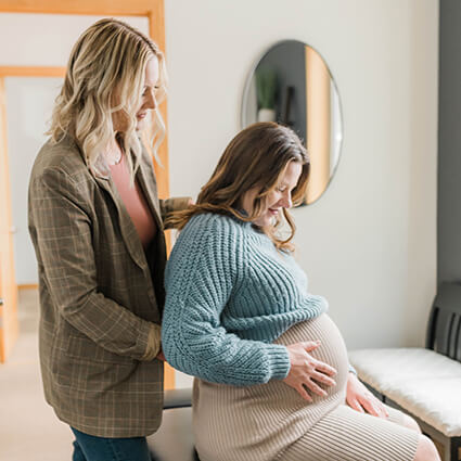 dr-sharhae-caring-for-pregnant-patient