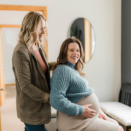 Pregnant woman talking to Chiropractor