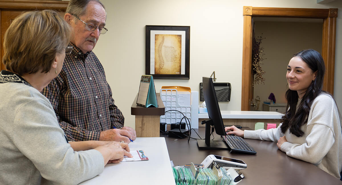 front-desk-with-two-patients