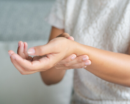 Woman experiencing pain from carpal tunnel