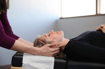 Farmington Chiropractor Dr. Melissa Agnew adjusting patient