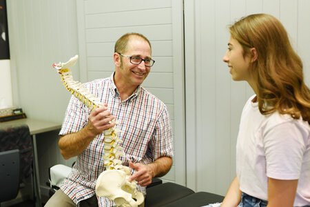 Dr Jeff Yadlosky advising female patient