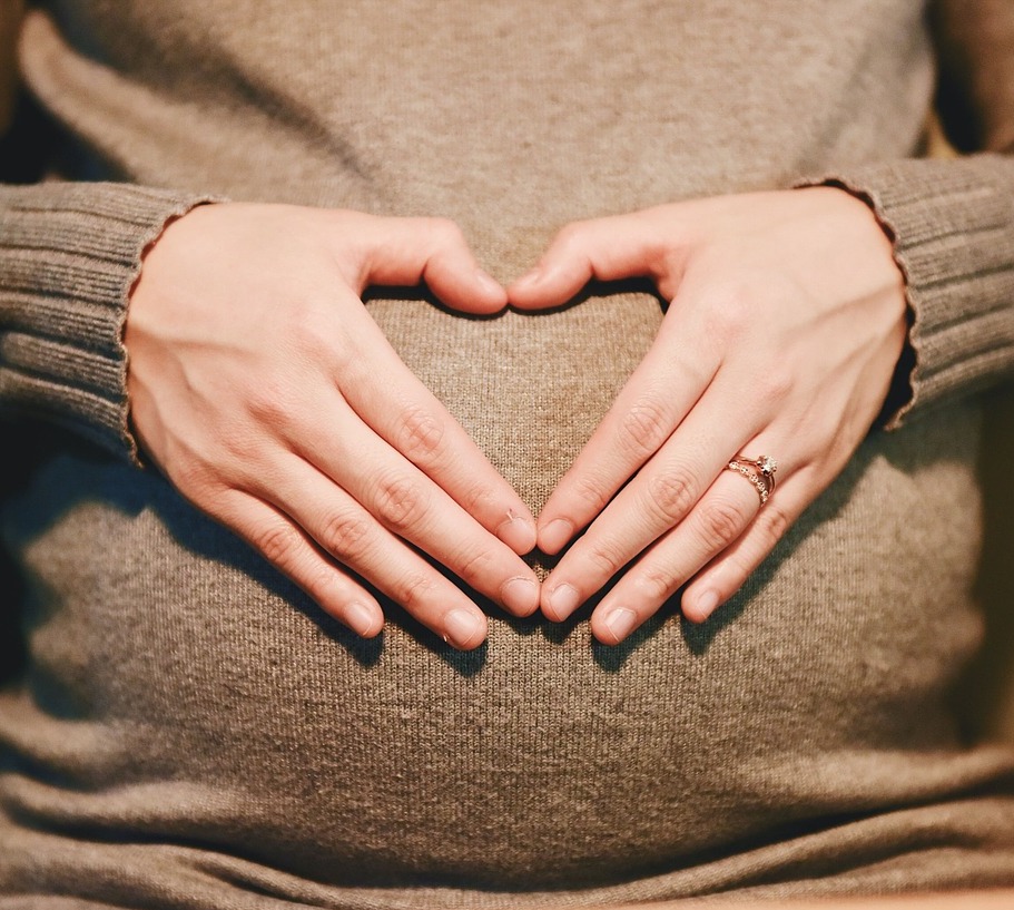 bfchiro-hands-pregnancy