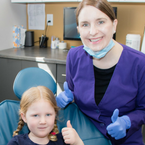 dentist-alison-nette-with-child-patient