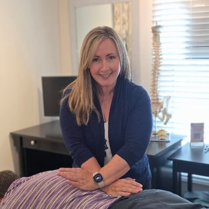 Dr Trina adjusting patients back