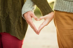 women heart hand