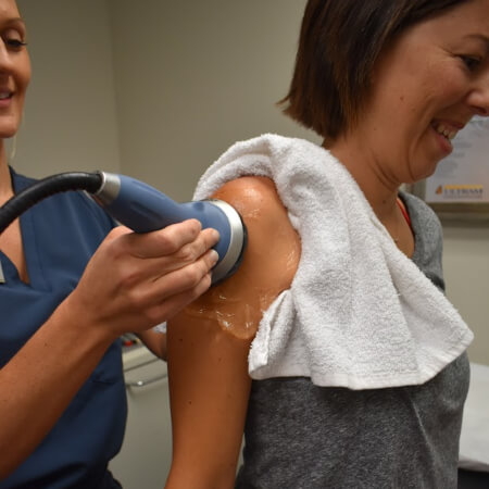 Nashville patient receiving treatment for her shoulder