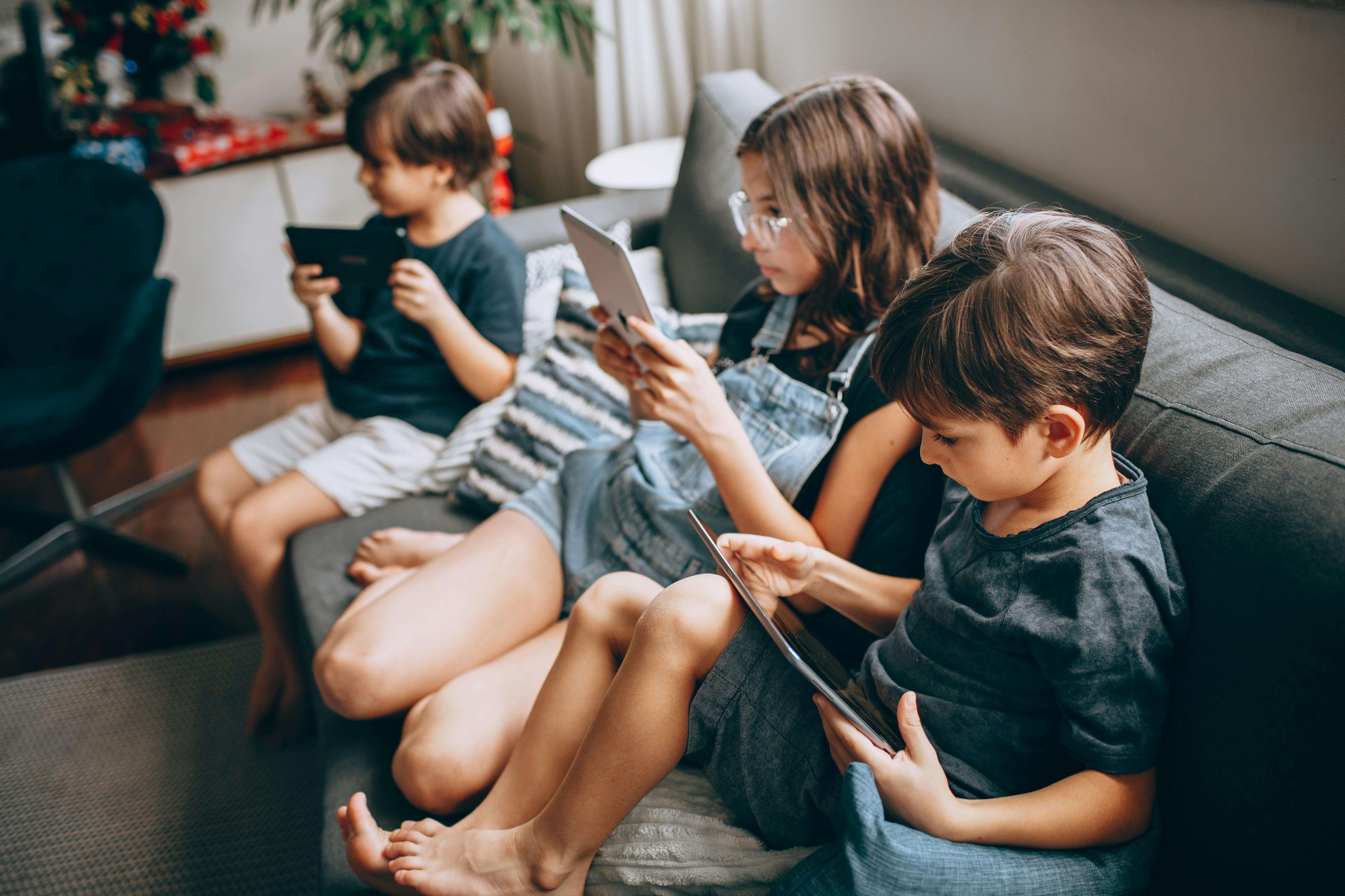 Children with tablets