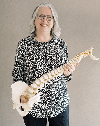 Dr. Shelly holding spine model
